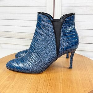 White House Black Market Nia Leather Croc Embossed Heeled Ankle Boots Blue 6.5